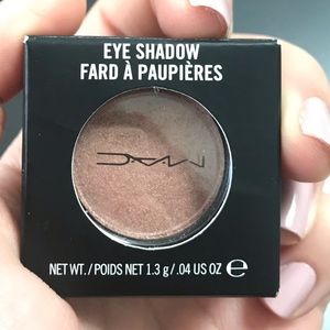 MAC ✨All That Glitters✨ Veluxe Pearl Eyeshadow